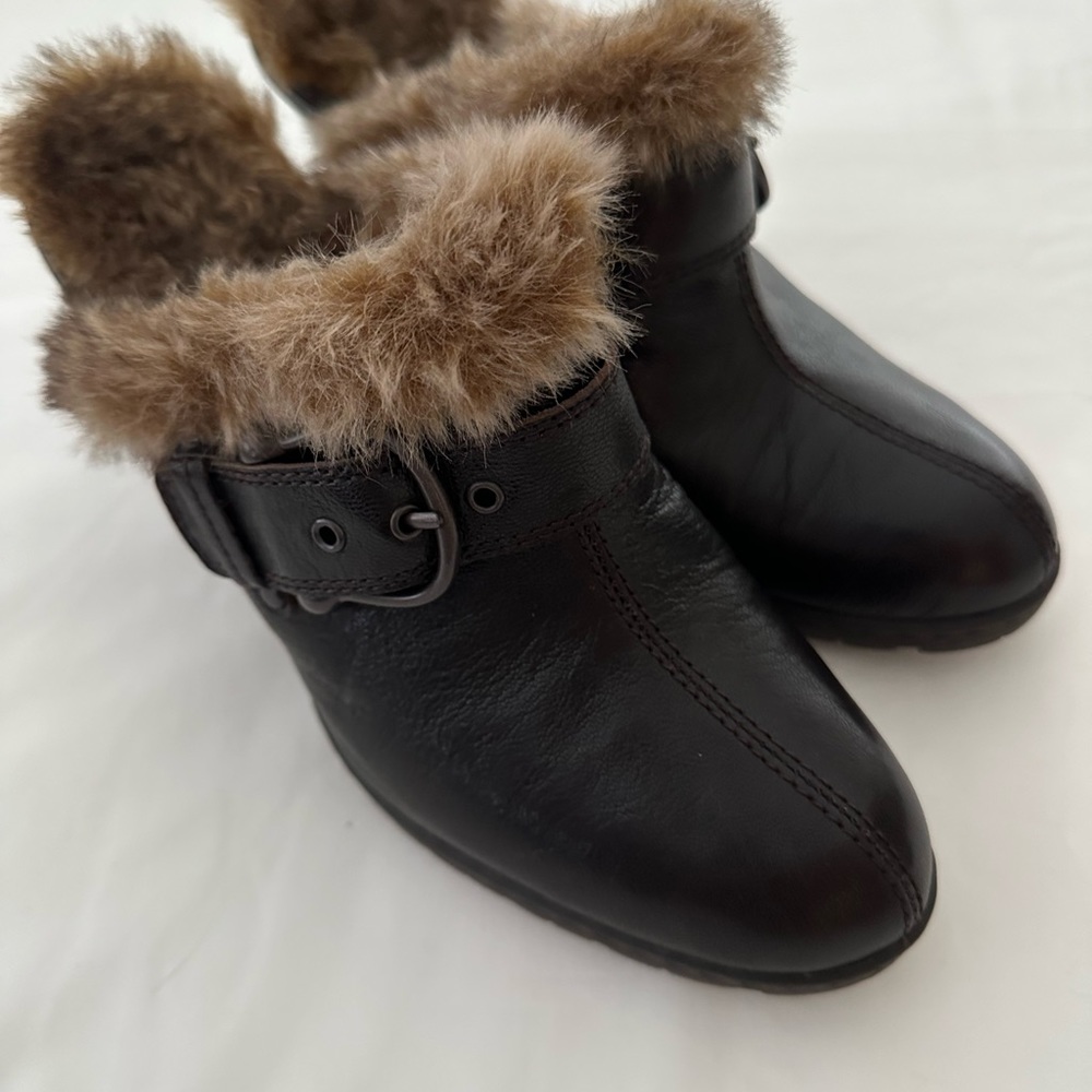 BOC Born Leather Slip On Mule. Faux Fur. Women Size 9.